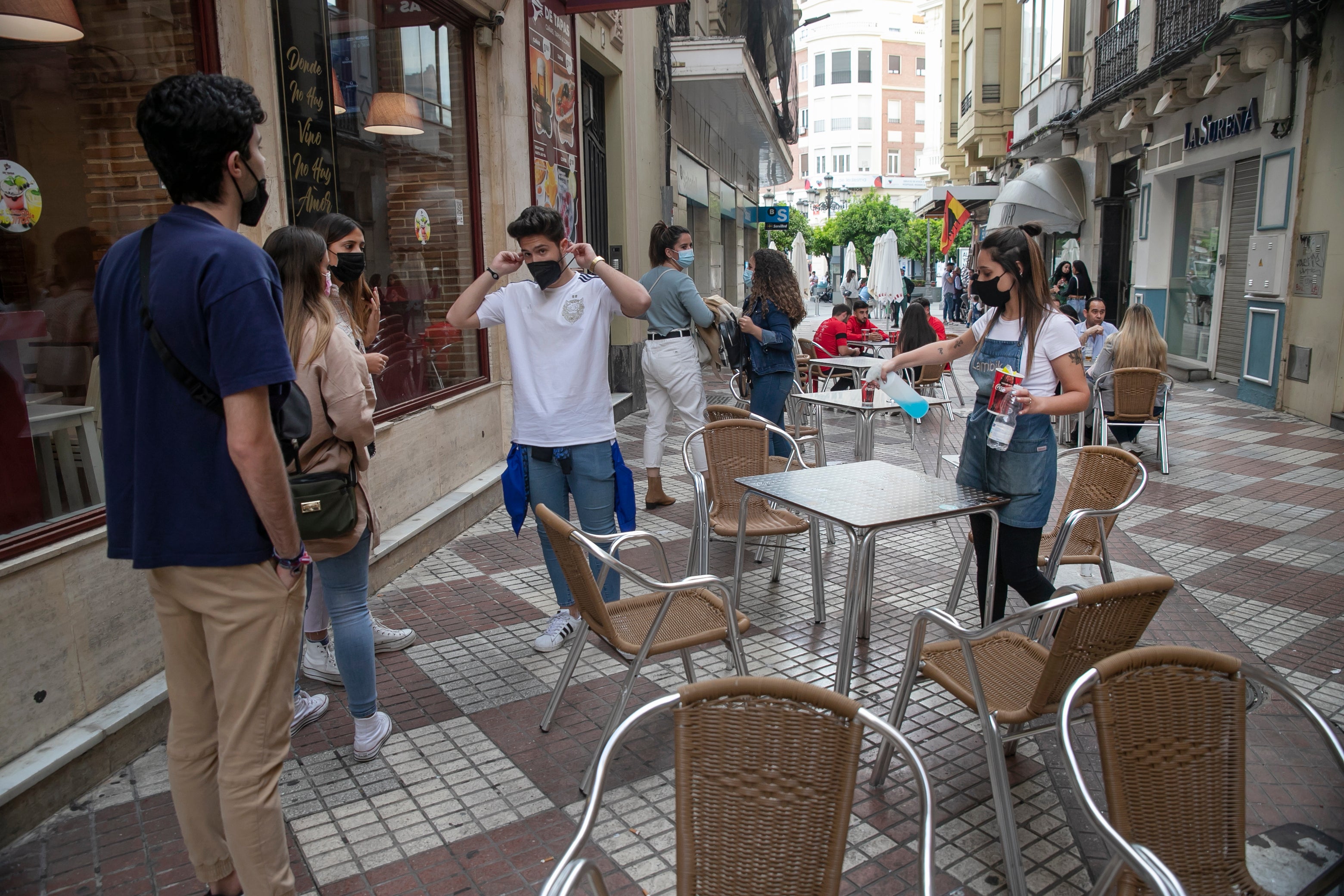 El cierre de los bares a las ocho en Córdoba, en imágenes