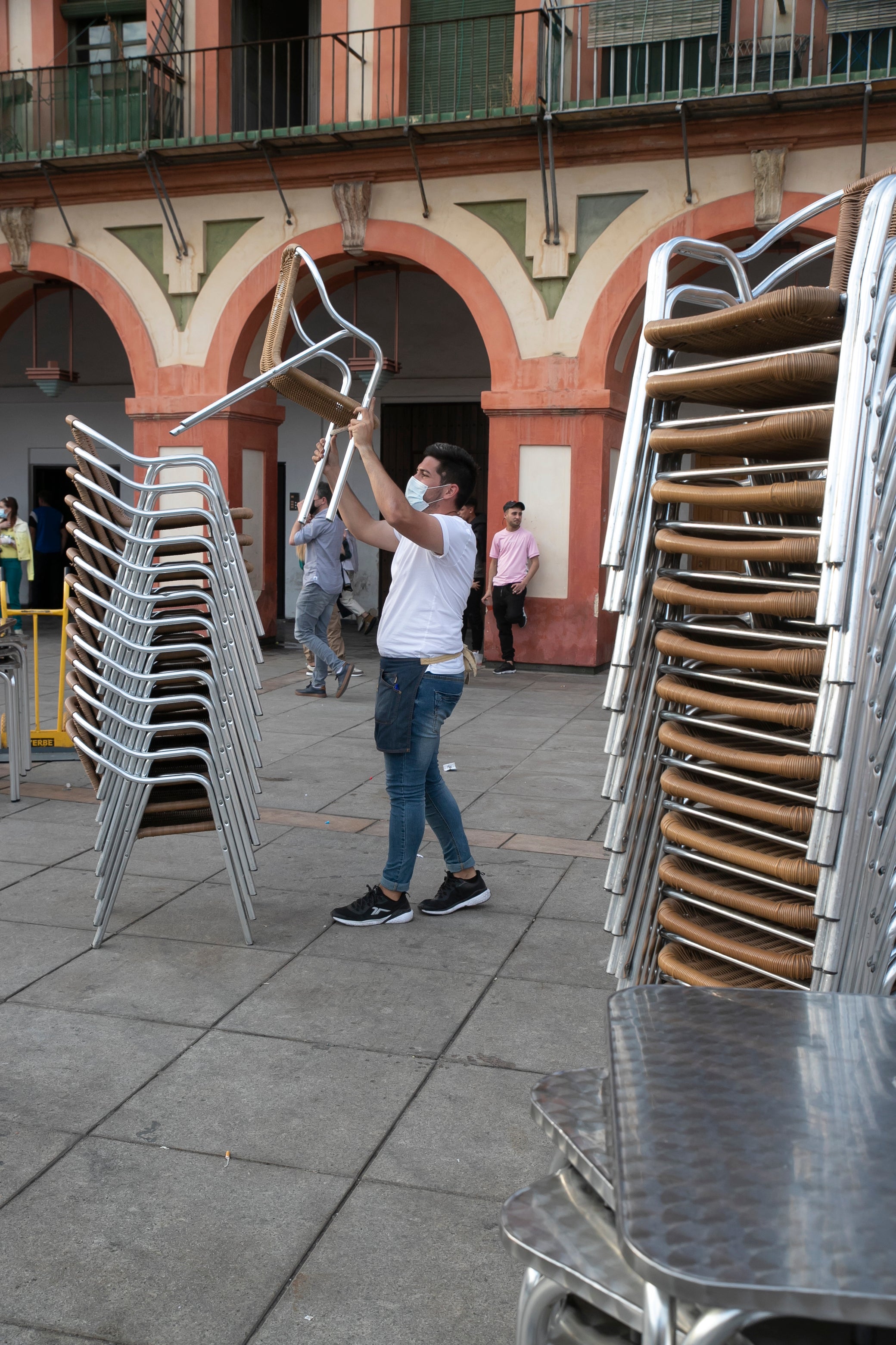 El cierre de los bares a las ocho en Córdoba, en imágenes