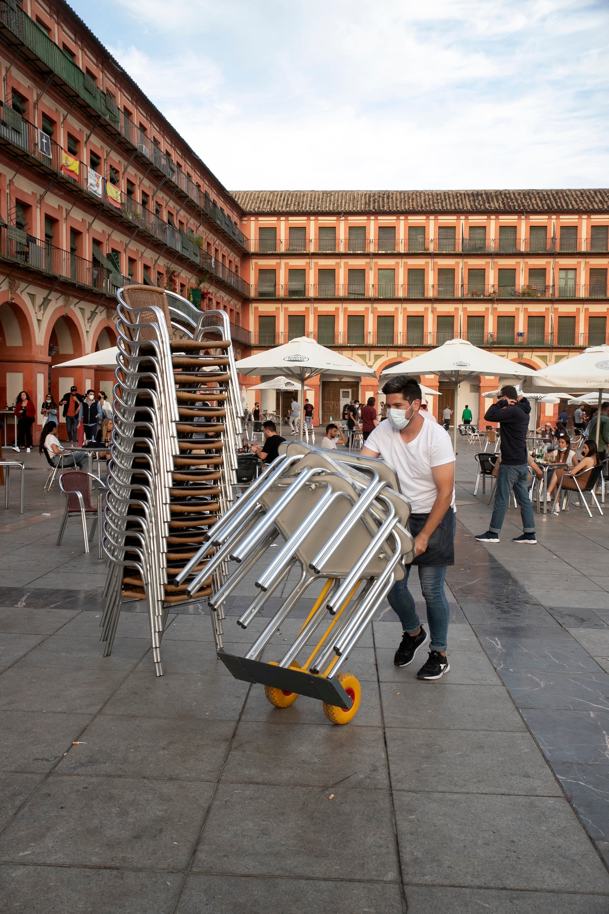 El cierre de los bares a las ocho en Córdoba, en imágenes