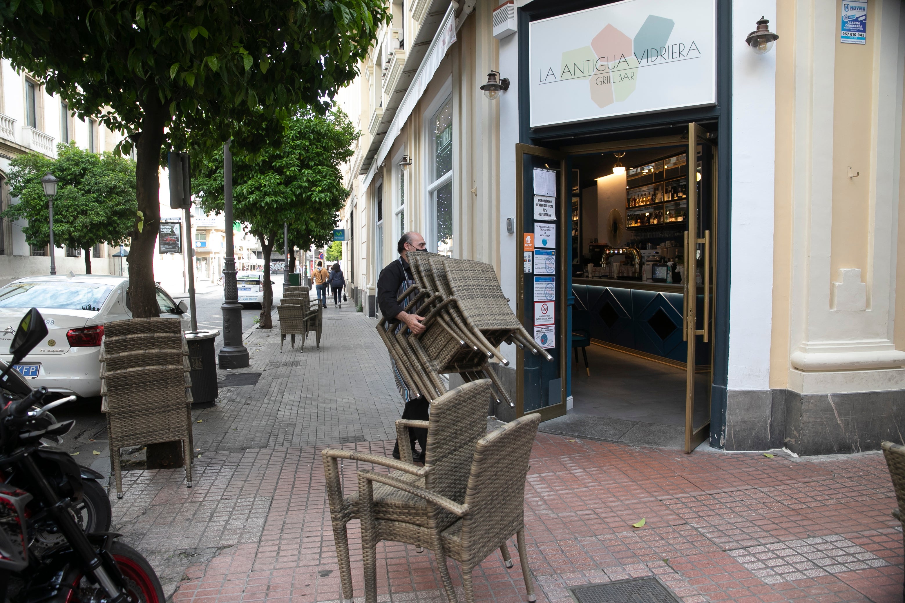 El cierre de los bares a las ocho en Córdoba, en imágenes