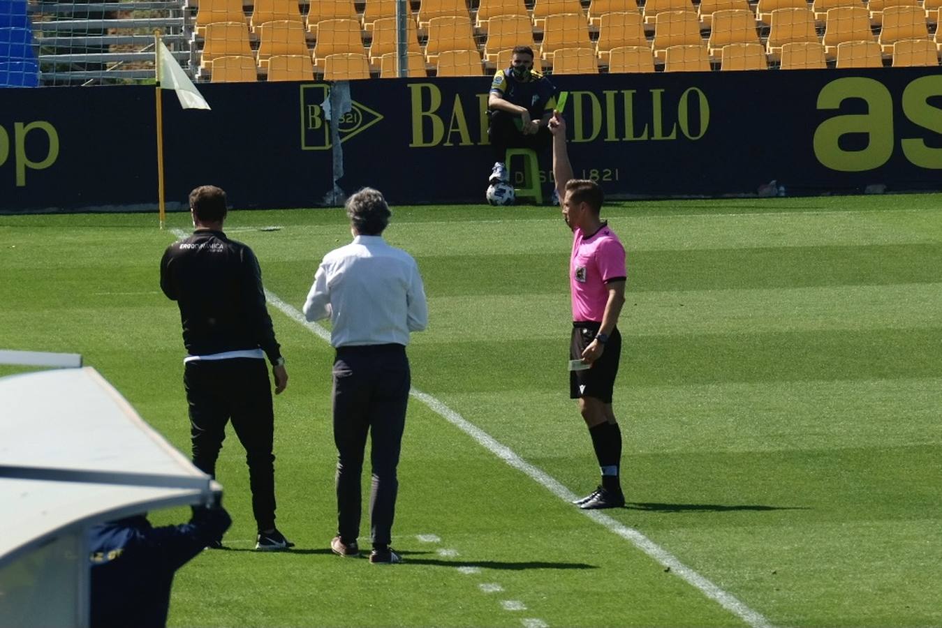 Las lágrimas de algunos jugadores del Córdoba CF tras caer ante el Cádiz B, en imágenes