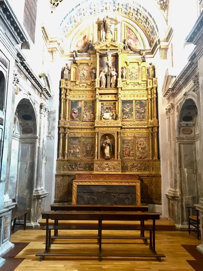 La visita solidaria al convento de Santo Domingo el Real, en imágenes