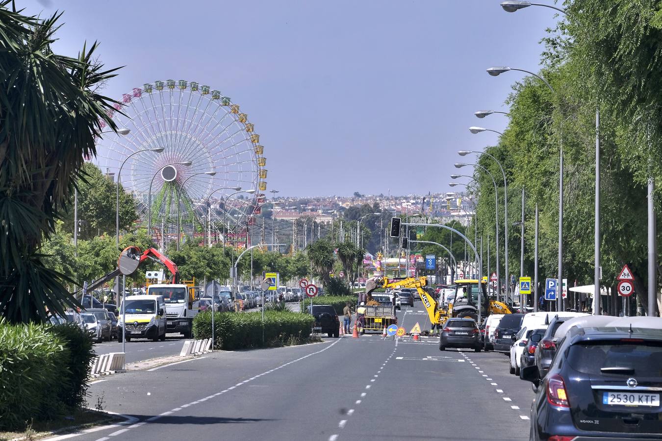 Ambiente en el barrio de Los Remedios marcado por la no celebración de la Feria de Abril