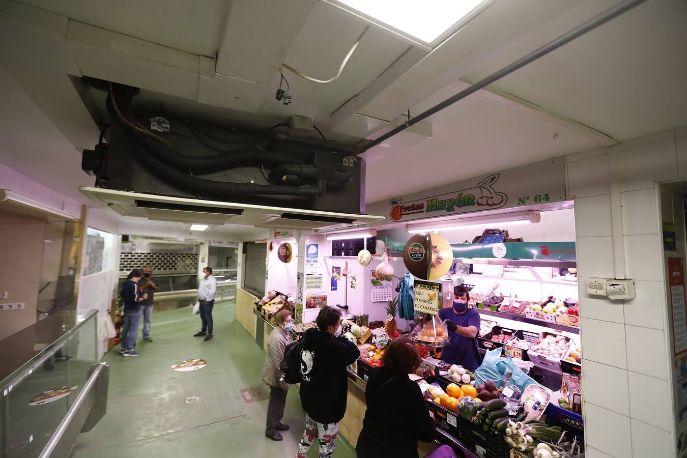 Una mañana en imágenes por los mercados municipales de Córdoba