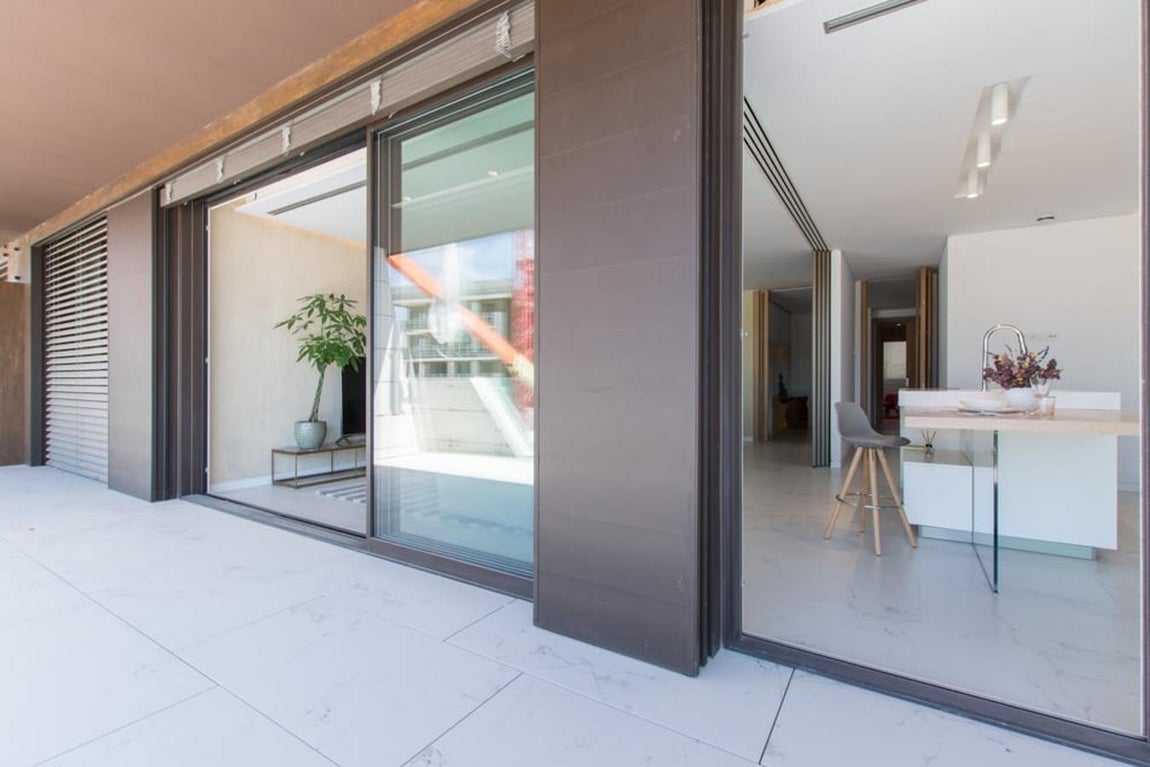 El ático de lujo de Iker Casillas en La Finca. El apartamento es muy funcional y se presta especial atención a que los espacios se vean amplios y luminosos, comunicando además las principales estancias con las terrazas.