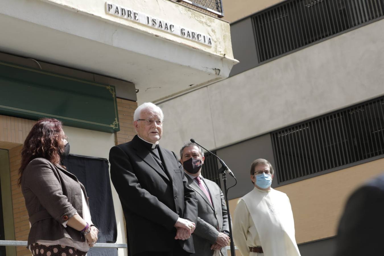 El Padre Isaac García ya tiene una calle junto al colegio de los Padres Blancos en Los Remedios