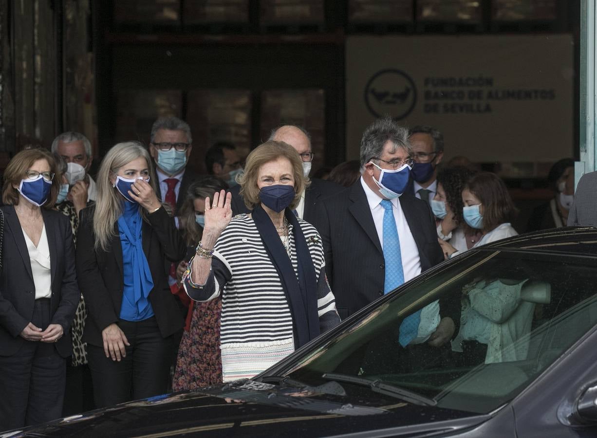 Visita de Su Majestad la Reina Doña Sofía al Banco de Alimentos de Sevilla