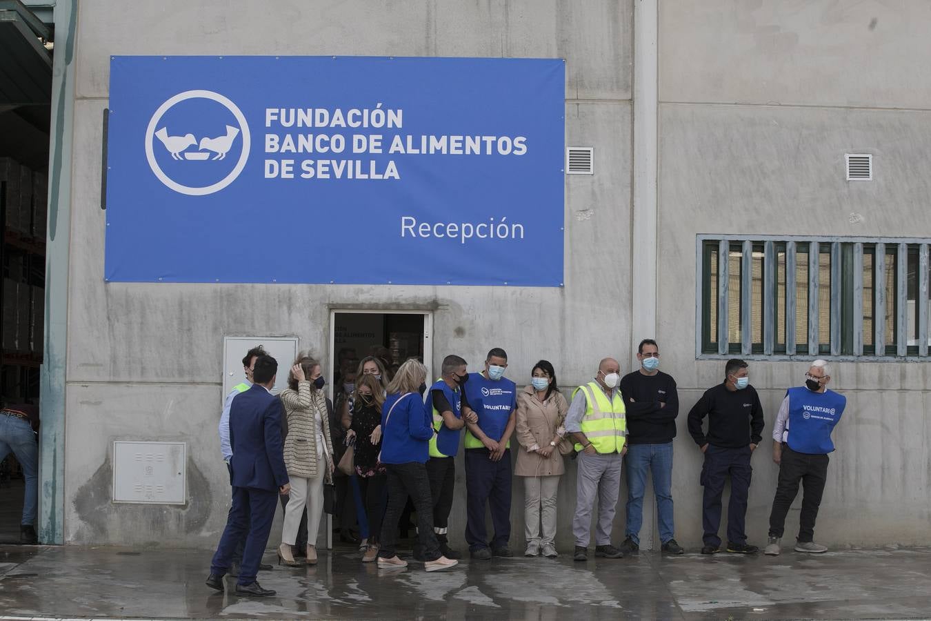 Visita de Su Majestad la Reina Doña Sofía al Banco de Alimentos de Sevilla