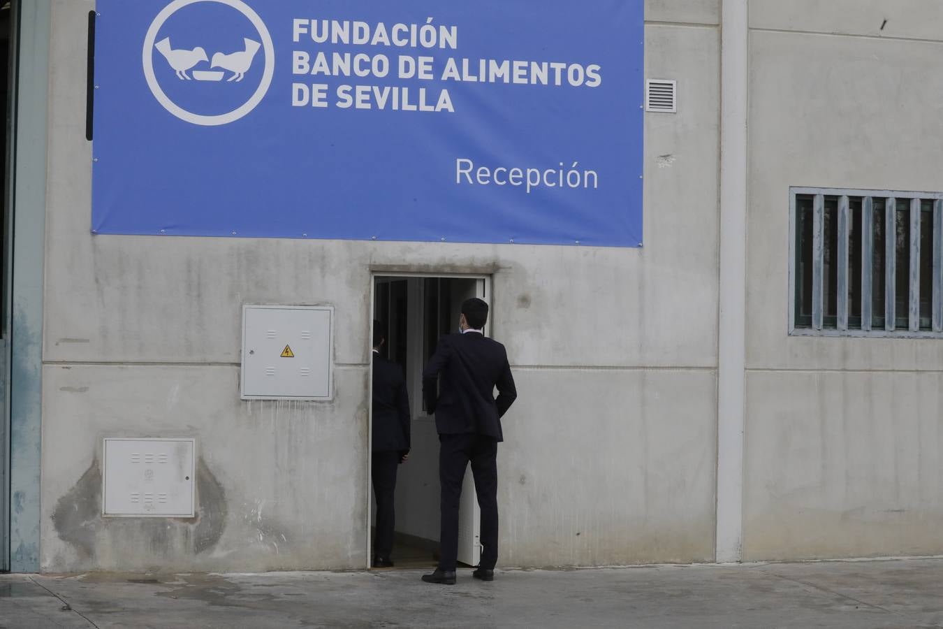 Visita de Su Majestad la Reina Doña Sofía al Banco de Alimentos de Sevilla