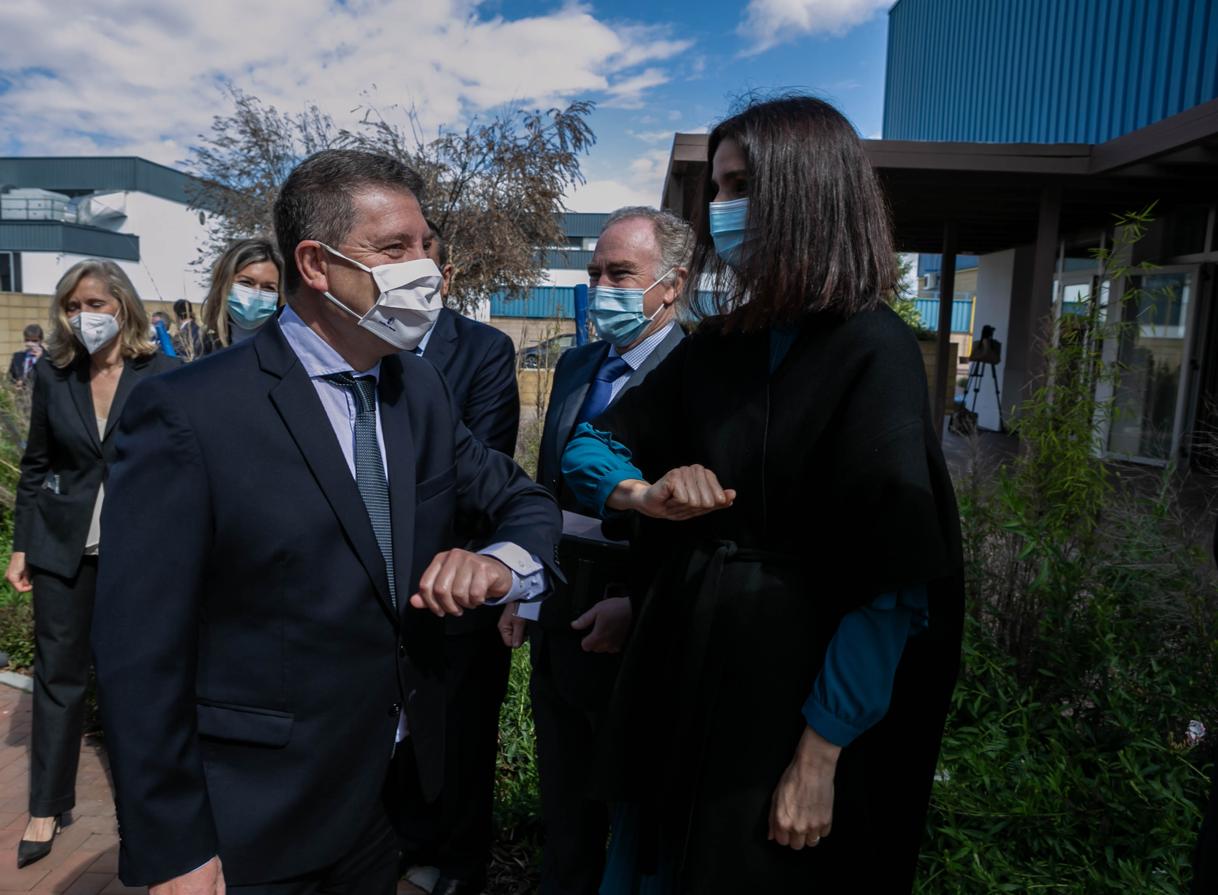 Pedro Sánchez visita las instalaciones de la farmacéutica Janssen en Toledo