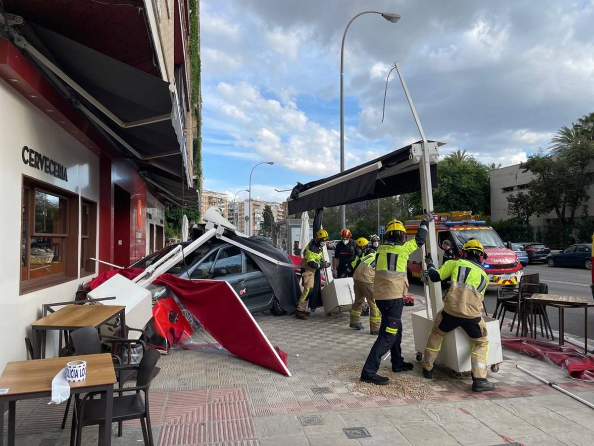 Dos heridos graves en Los Remedios tras ser arrollados por un conductor ebrio en la terraza de un bar