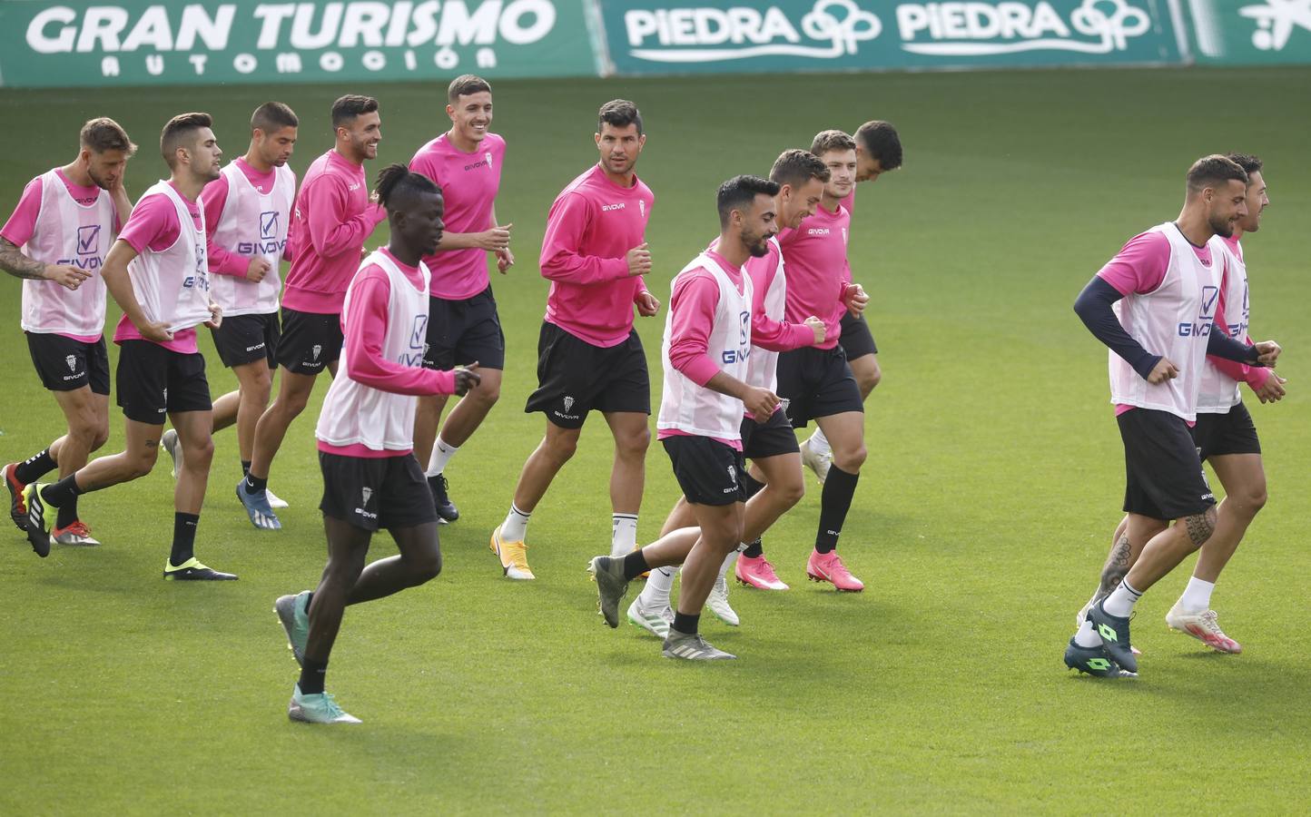 El entrenamiento del Córdoba CF en el estadio, en imágenes