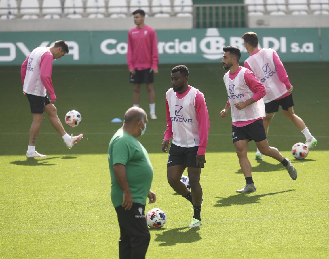 El entrenamiento del Córdoba CF en el estadio, en imágenes