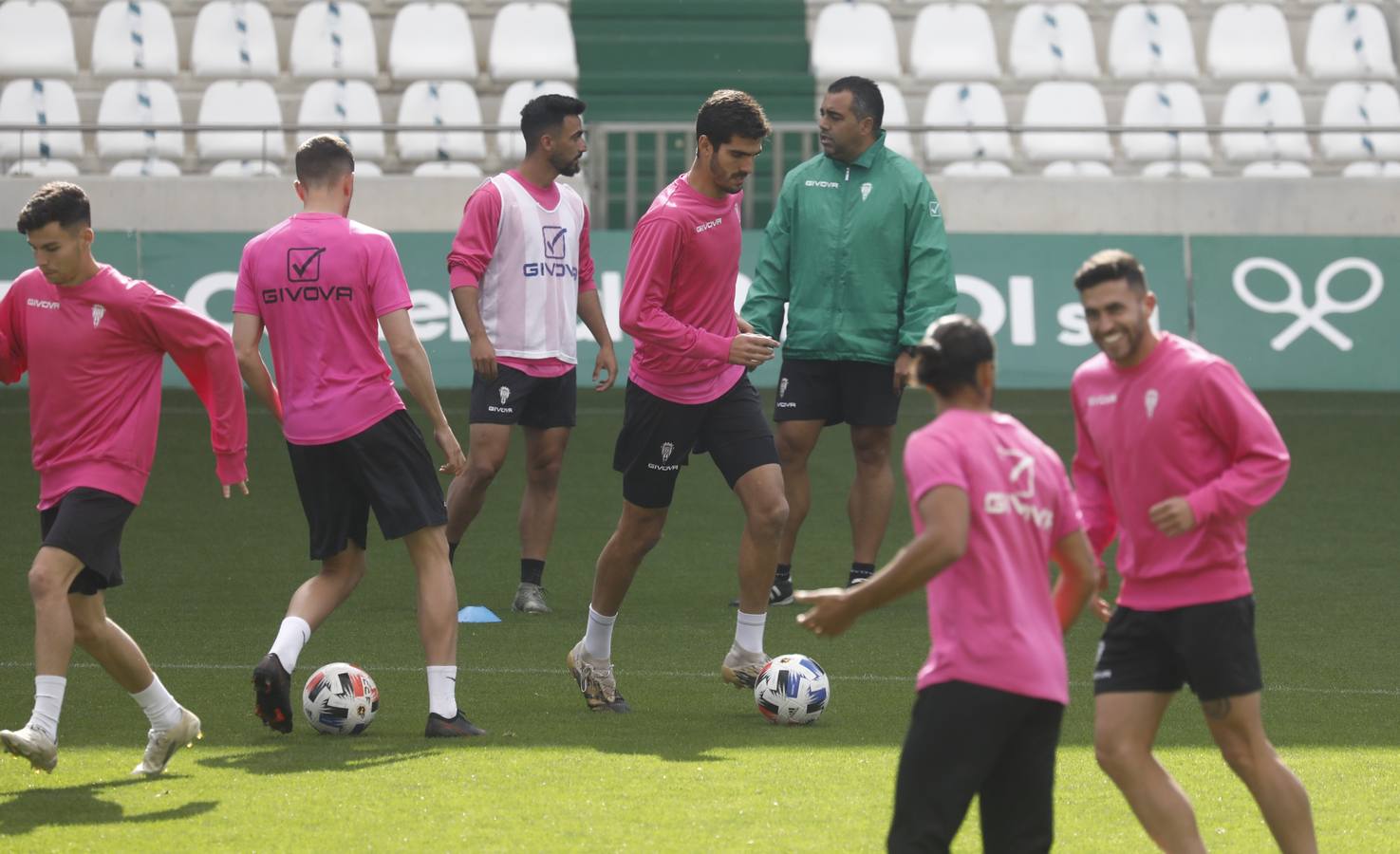 El entrenamiento del Córdoba CF en el estadio, en imágenes