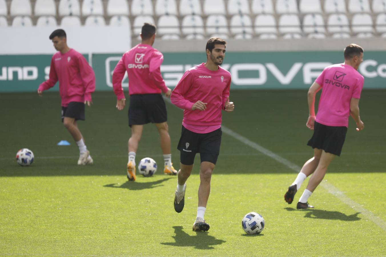 El entrenamiento del Córdoba CF en el estadio, en imágenes