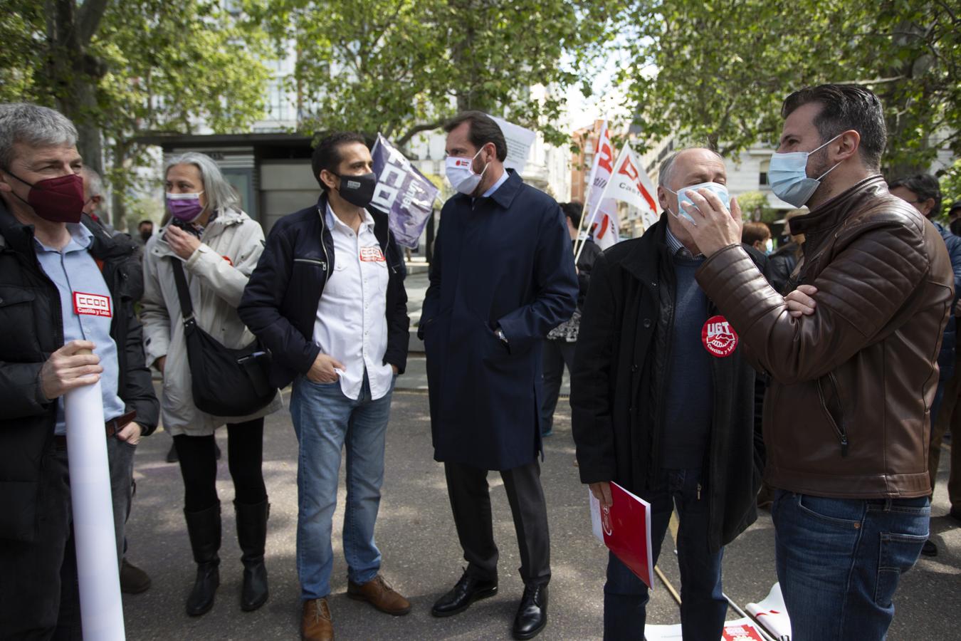 Vicente Andres (CCOO) y Faustino Temprano (UGT) junto a los socialistas Luis Tudanca y Óscar López en Valladolid