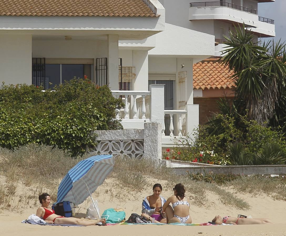 Ambiente este sábado en algunas playas onubenses