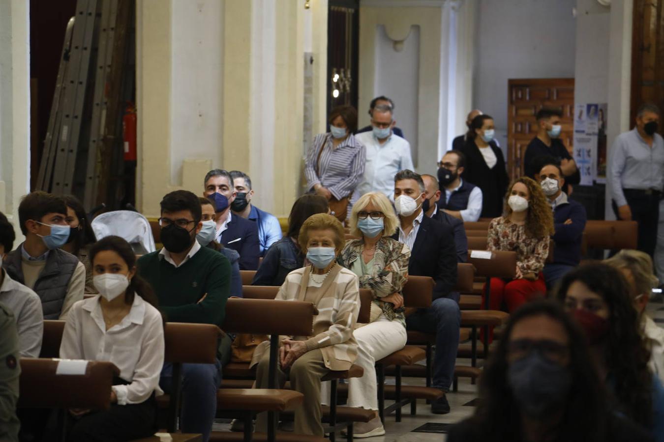 La nueva corona de la Virgen de la Esperanza de Córdoba, en imágenes