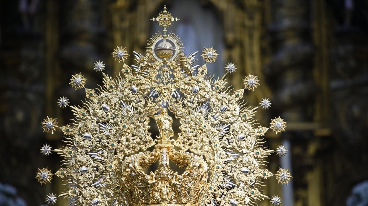 La nueva corona de la Virgen de la Esperanza de Córdoba, en imágenes