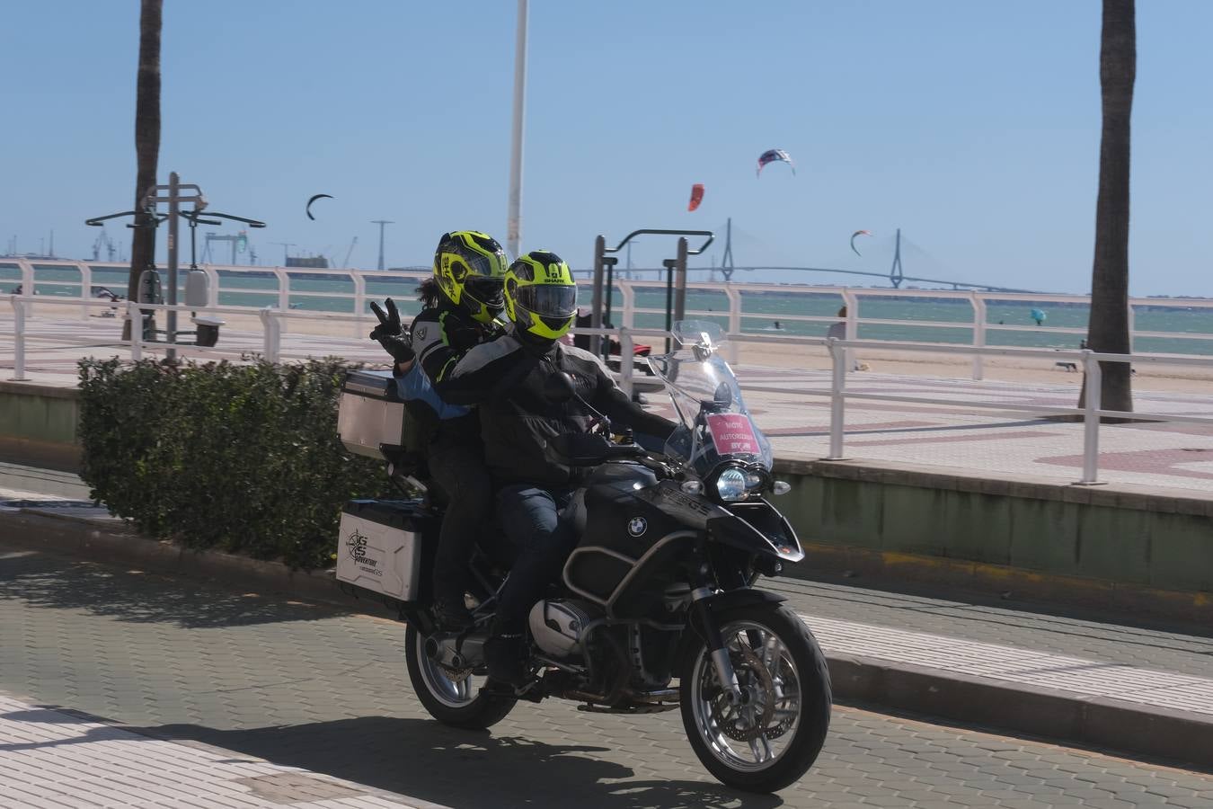 Gran ambiente en calles, paseos, bares y terrazas el primer domingo de mayo