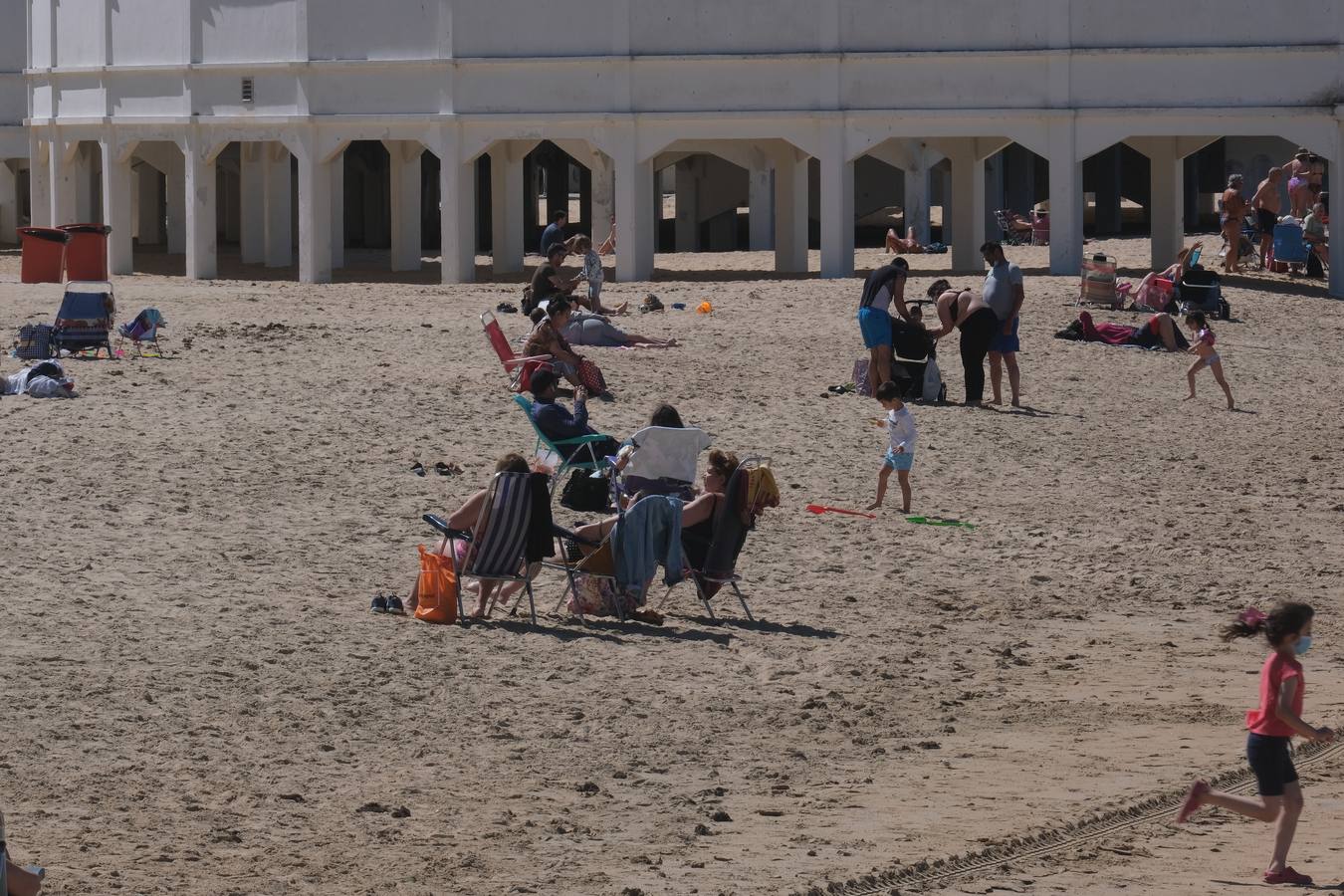 Gran ambiente en calles, paseos, bares y terrazas el primer domingo de mayo