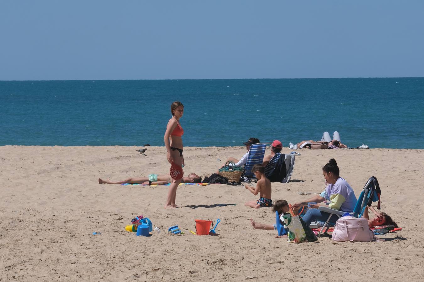 Gran ambiente en calles, paseos, bares y terrazas el primer domingo de mayo