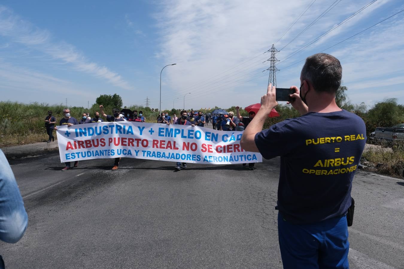 FOTOS: Marcha contra el cierre de Airbus desde la Escuela Superior de Ingeniería hasta factoría de Puerto Real