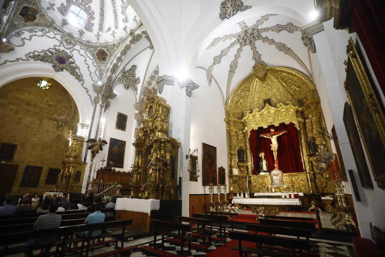 La nueva iluminación de la iglesia de San Francisco de Córdoba, en imágenes