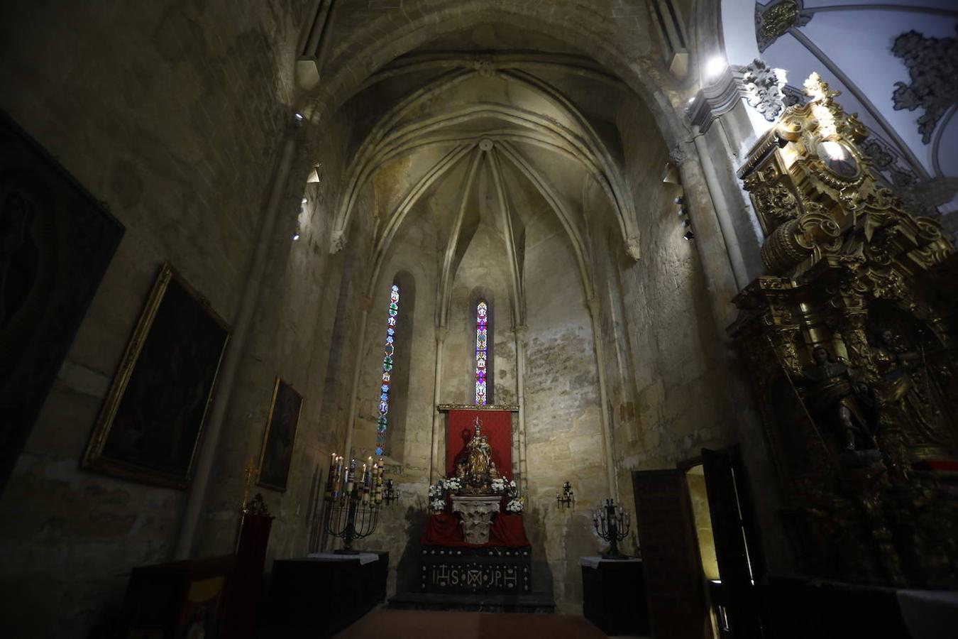 La nueva iluminación de la iglesia de San Francisco de Córdoba, en imágenes