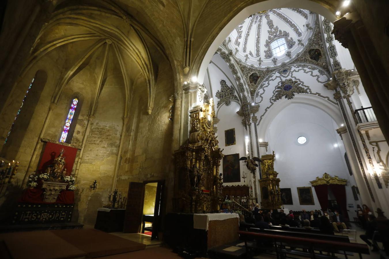 La nueva iluminación de la iglesia de San Francisco de Córdoba, en imágenes