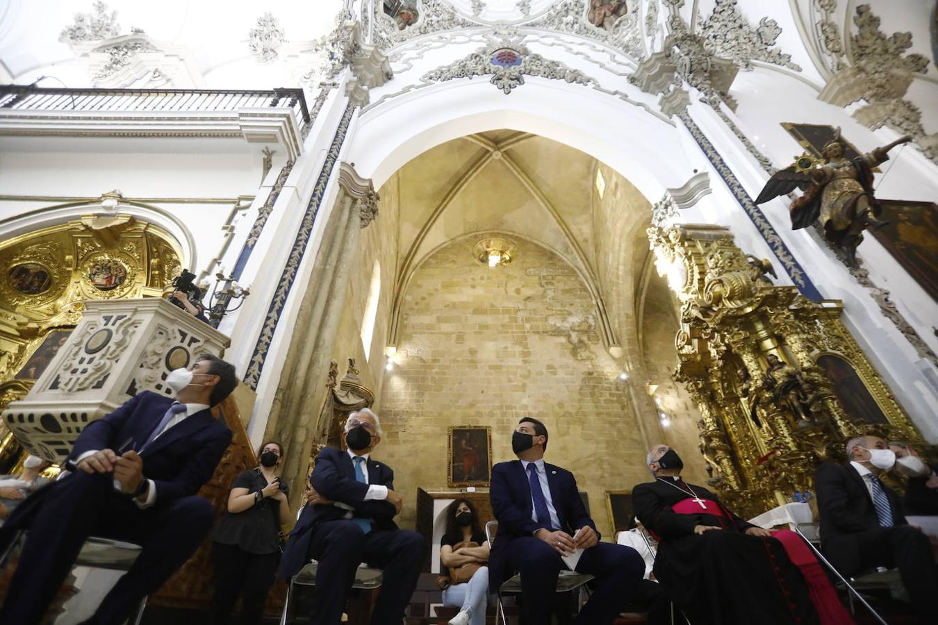 La nueva iluminación de la iglesia de San Francisco de Córdoba, en imágenes