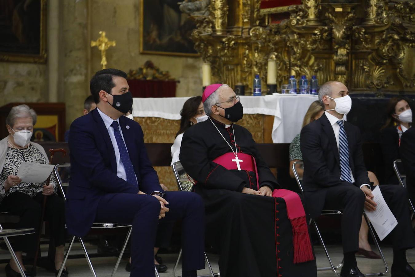 La nueva iluminación de la iglesia de San Francisco de Córdoba, en imágenes