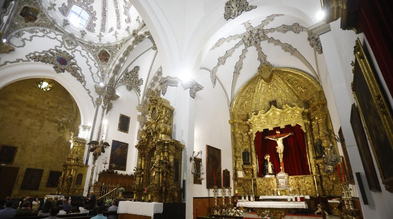 La nueva iluminación de la iglesia de San Francisco de Córdoba, en imágenes