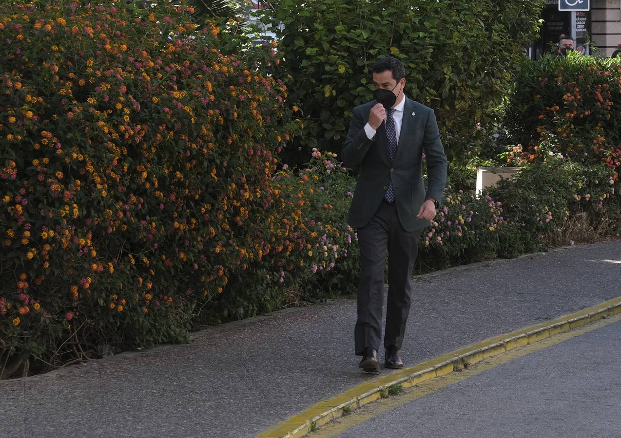 Fotos: Juanma Moreno visita el hospital Puerta del Mar de Cádiz