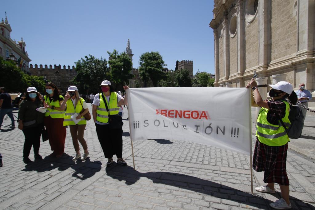 Concentración de trabajadores de Abengoa ante la CES