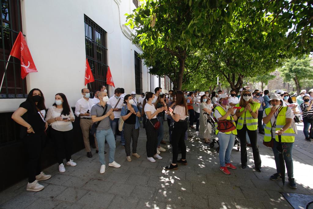 Concentración de trabajadores de Abengoa ante la CES