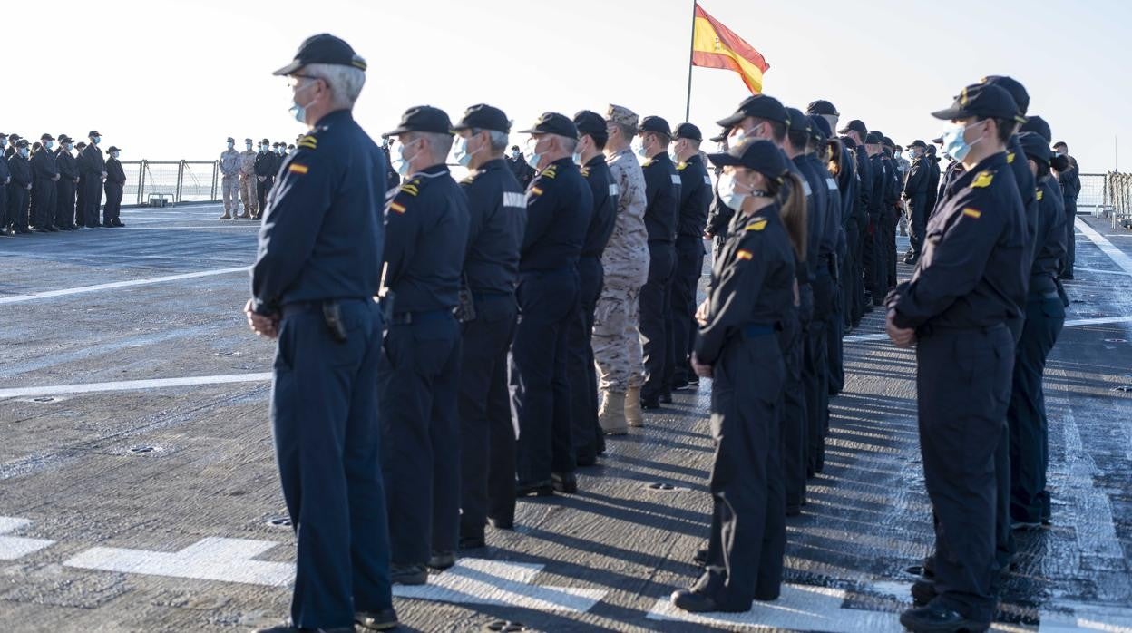 En imágenes: Así ha sido la inusual llegada a Rota del buque &#039;Castilla&#039;, tras averiarse en el océano Índico