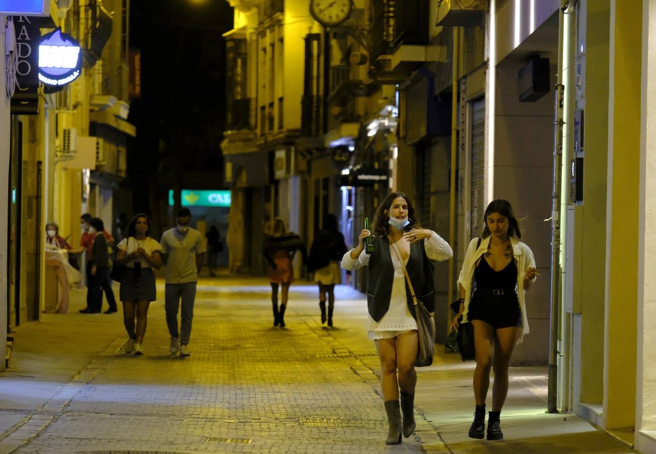 Ambiente en el Centro de Sevilla con el fin del toque de queda