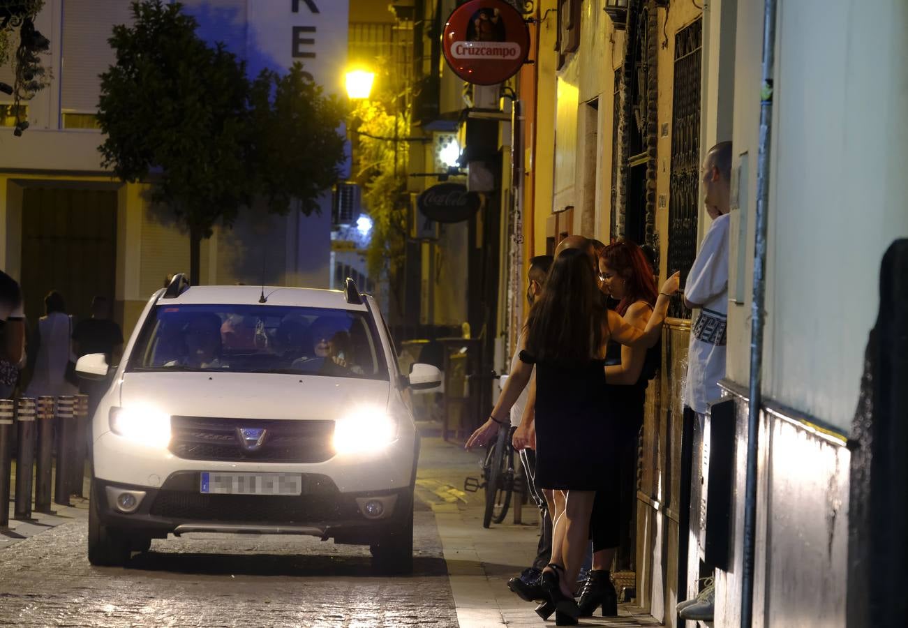 Ambiente en el Centro de Sevilla con el fin del toque de queda