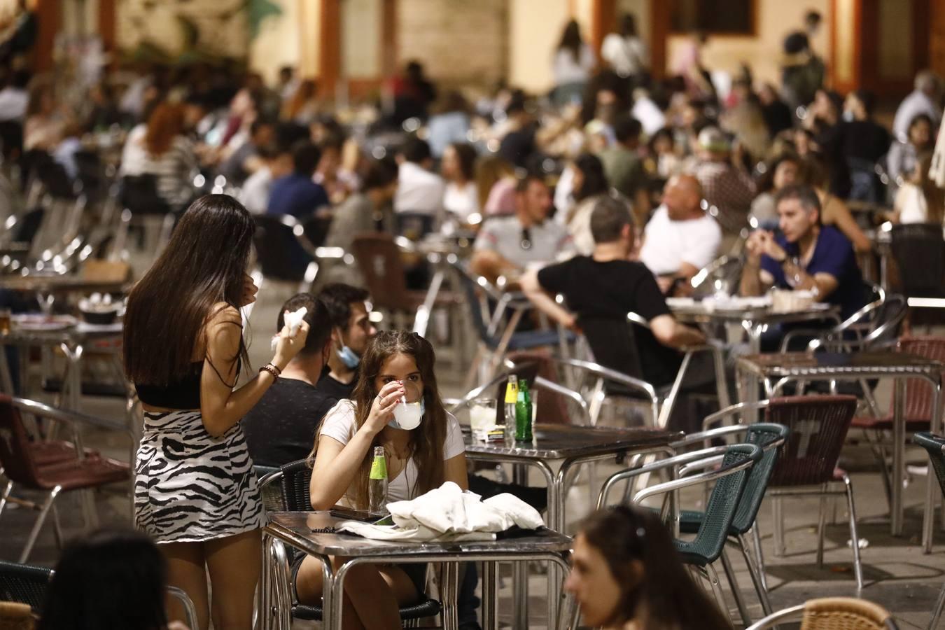 La primera noche sin toque de queda en Córdoba, en imágenes