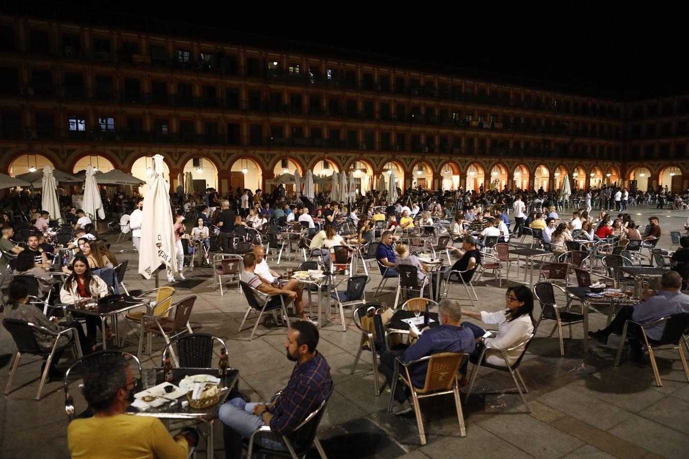 La primera noche sin toque de queda en Córdoba, en imágenes