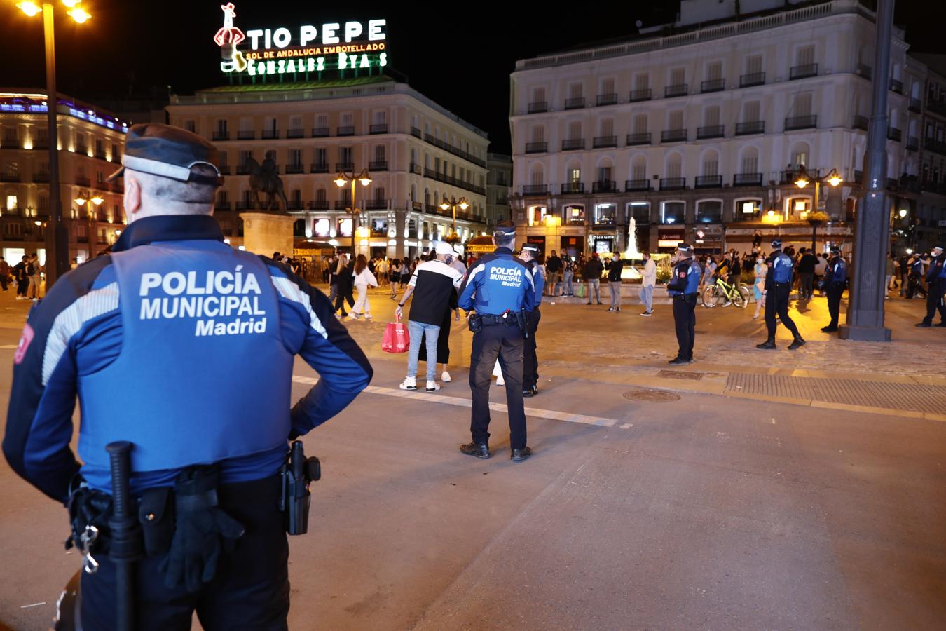 Policías municipales en la Puerta del Sol. 