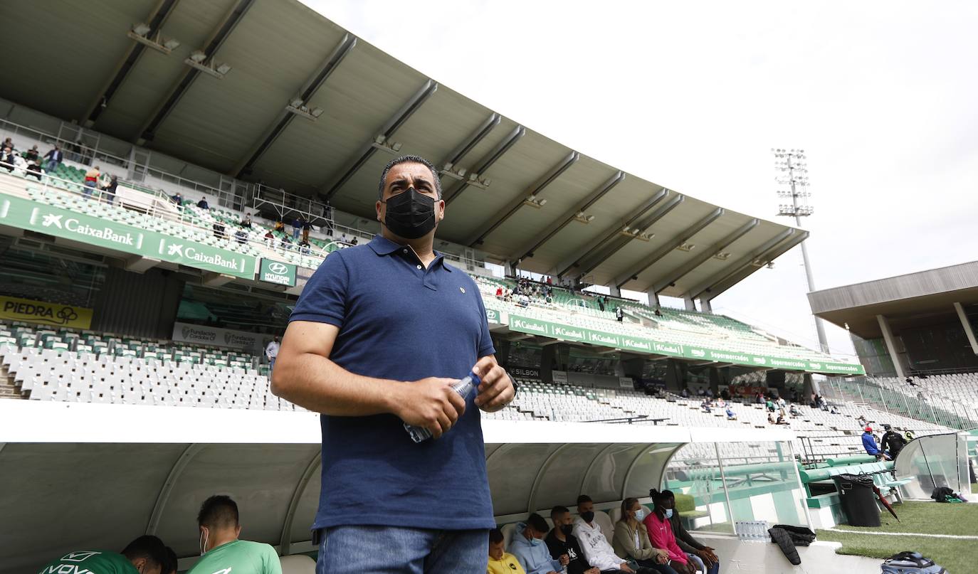 Las mejores imágenes del drama del descenso en el Córdoba CF - Cádiz B