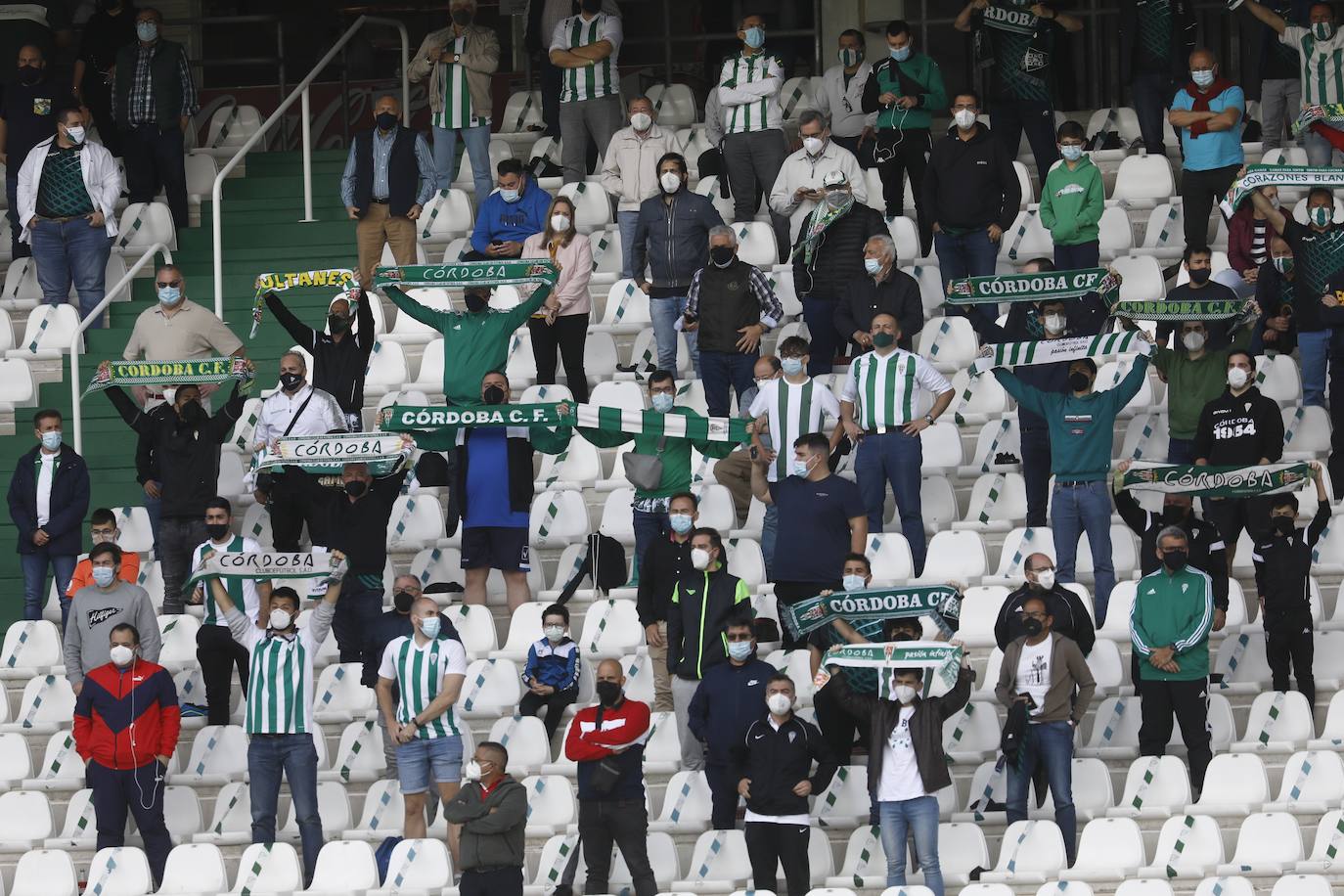 Las mejores imágenes del drama del descenso en el Córdoba CF - Cádiz B