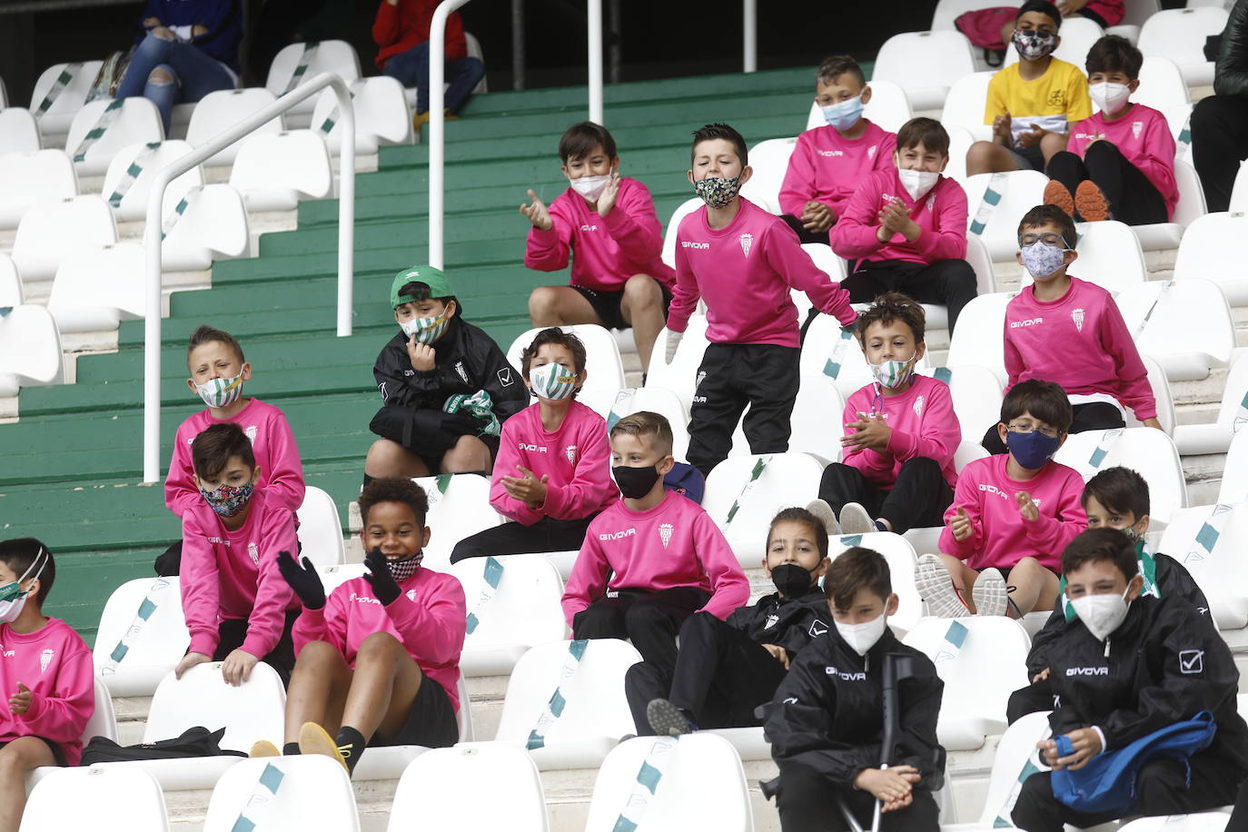 El ambiente en El Arcángel en el Córdoba CF - Cádiz B, en imágenes