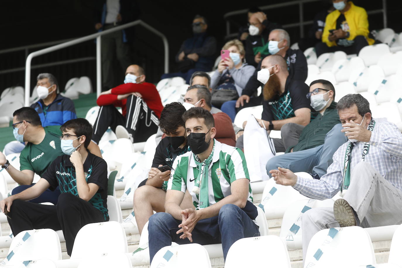 El ambiente en El Arcángel en el Córdoba CF - Cádiz B, en imágenes