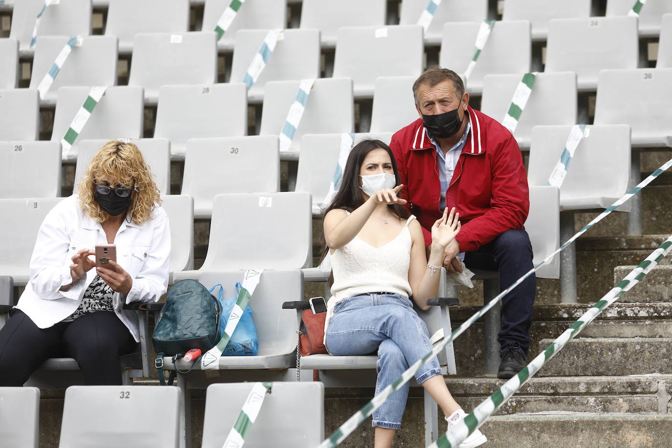 El ambiente en El Arcángel en el Córdoba CF - Cádiz B, en imágenes