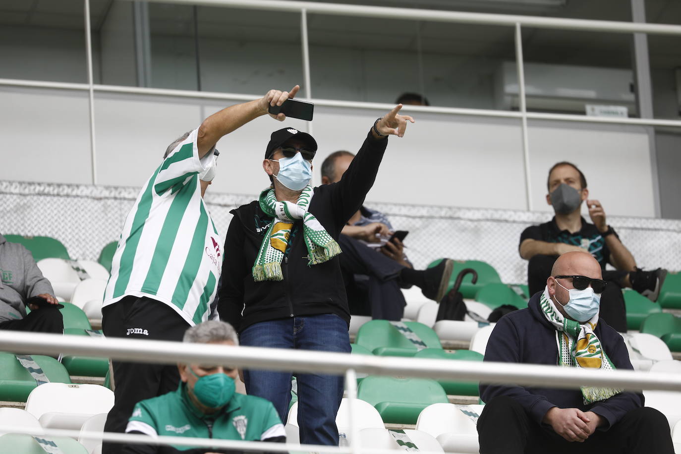 El ambiente en El Arcángel en el Córdoba CF - Cádiz B, en imágenes