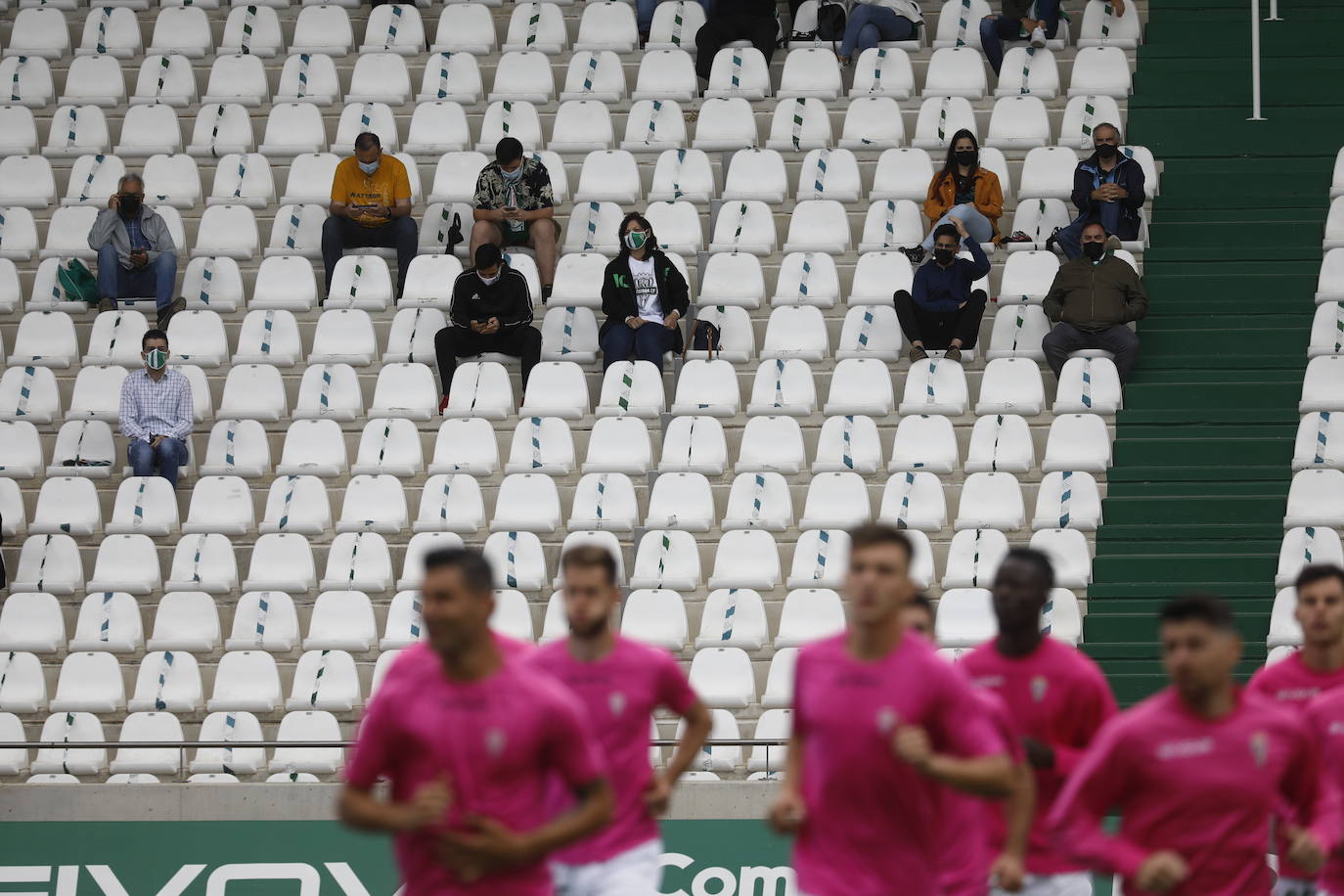 El ambiente en El Arcángel en el Córdoba CF - Cádiz B, en imágenes