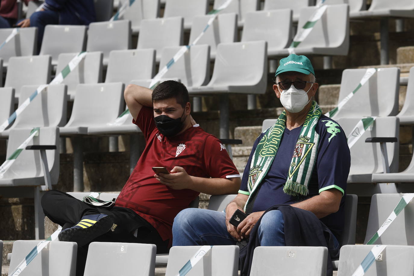 El ambiente en El Arcángel en el Córdoba CF - Cádiz B, en imágenes